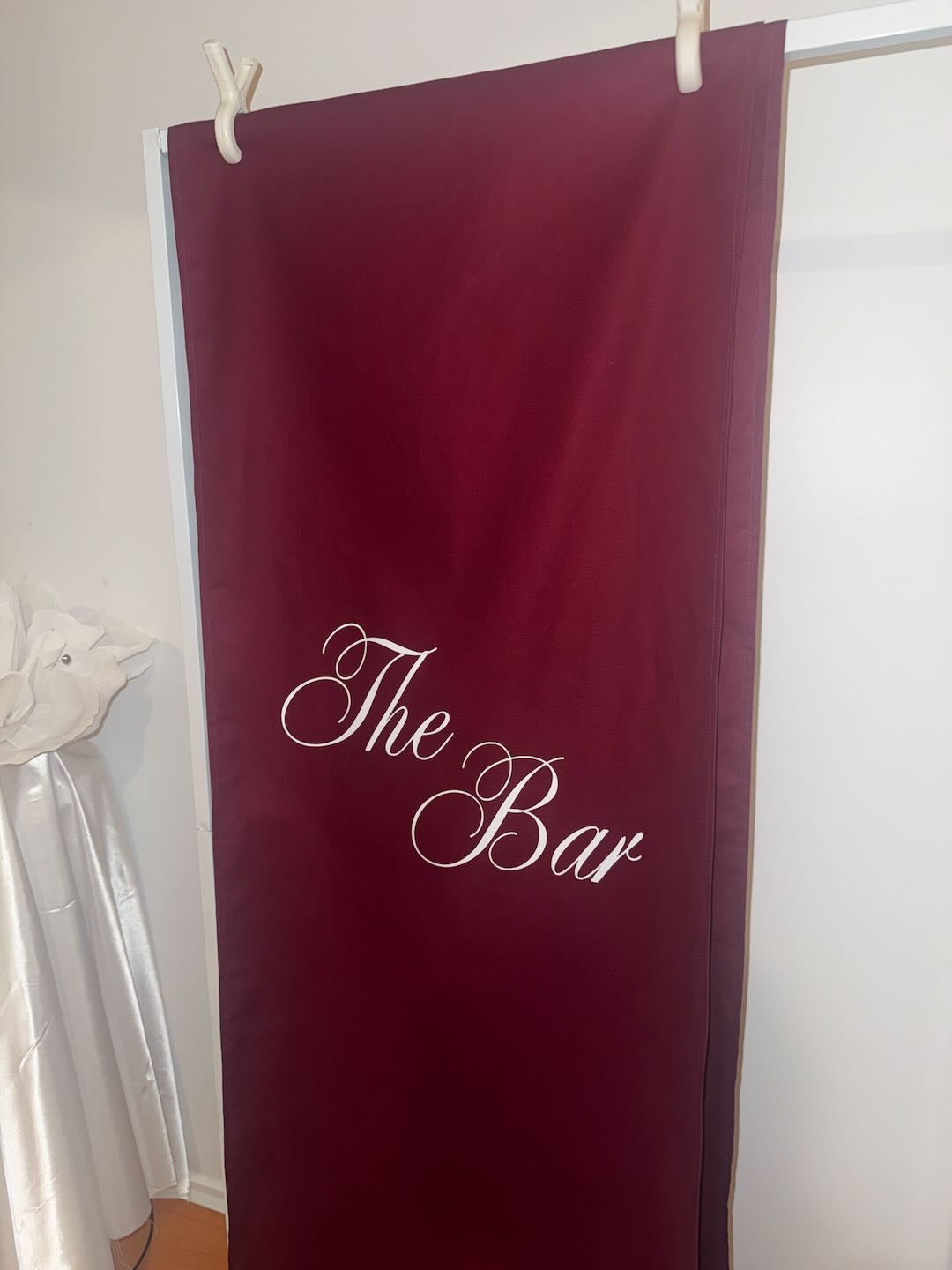 Bar Sign – Cotton-Linen (Classic Serif)